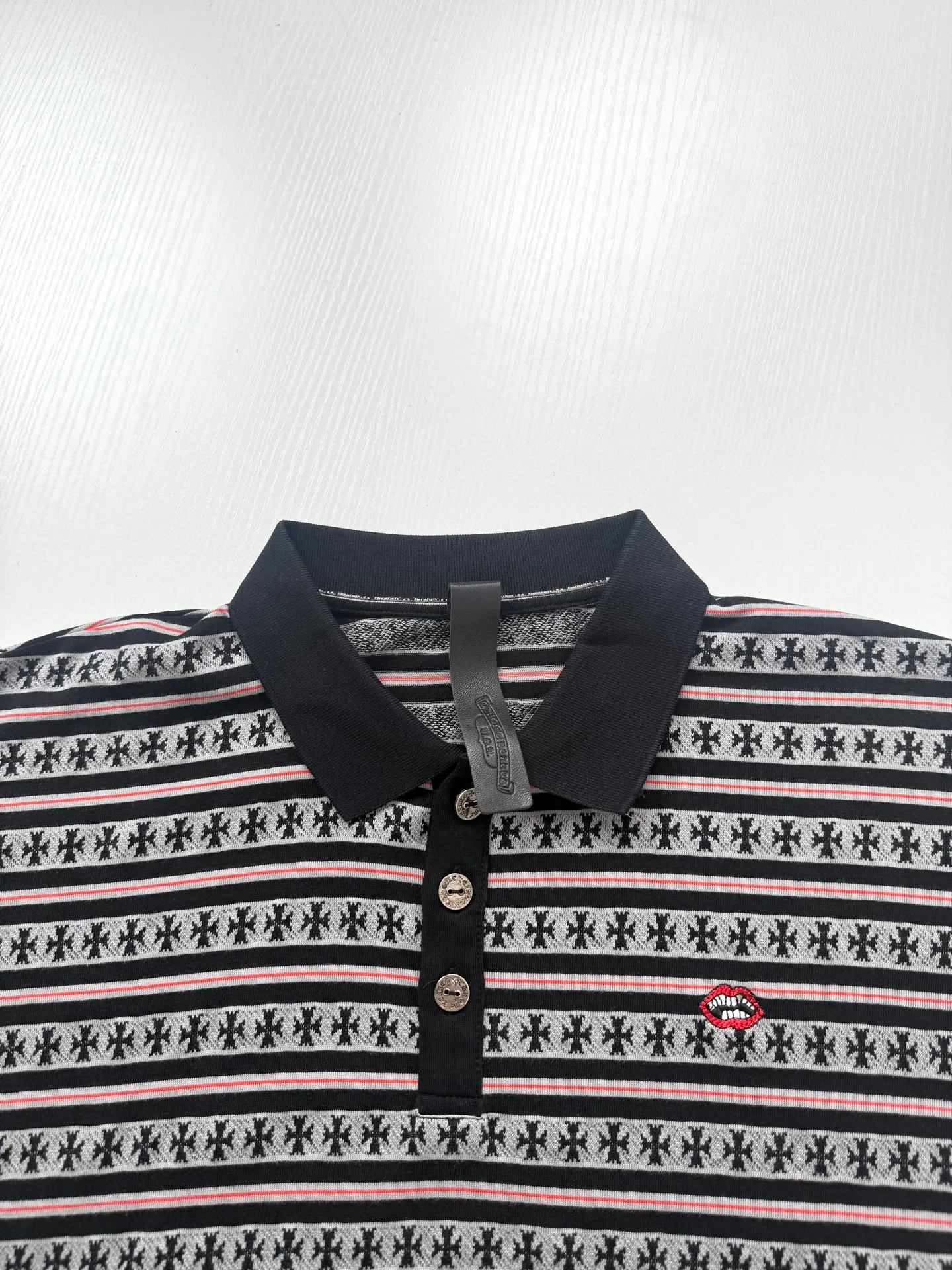 Chrome Heart Ch Polo ， 、 ， ， 。 Polo ， ， ， 。 ， 。 、 ， ， ， Retro ， 。 Size：S/M/L